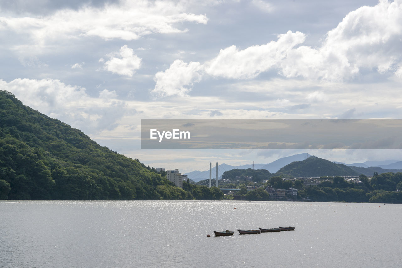 SCENIC VIEW OF SEA AND MOUNTAIN AGAINST SKY