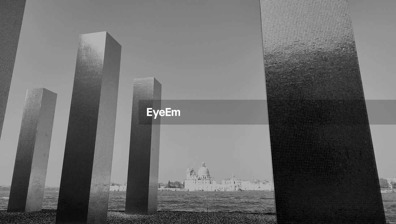 LOW ANGLE VIEW OF TALL BUILDING