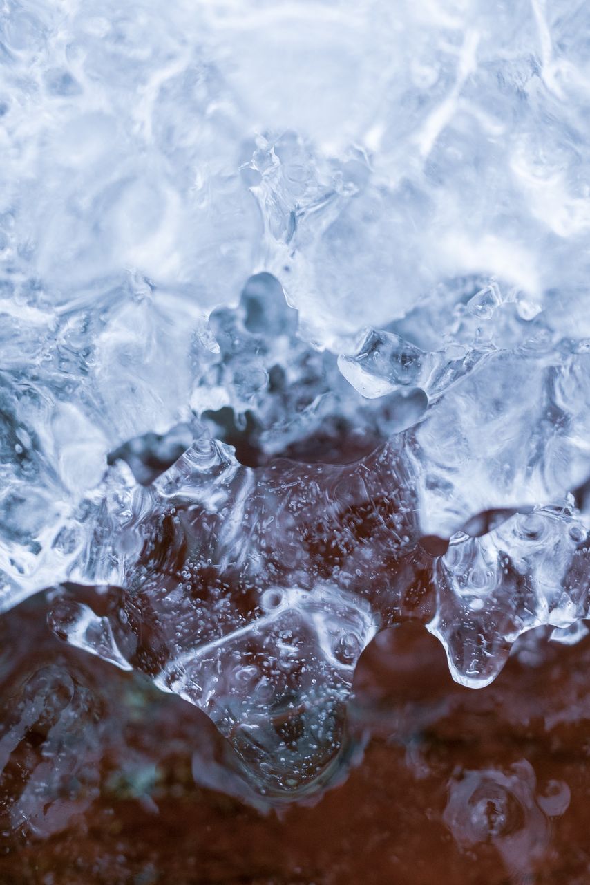 HIGH ANGLE VIEW OF FROZEN ICE