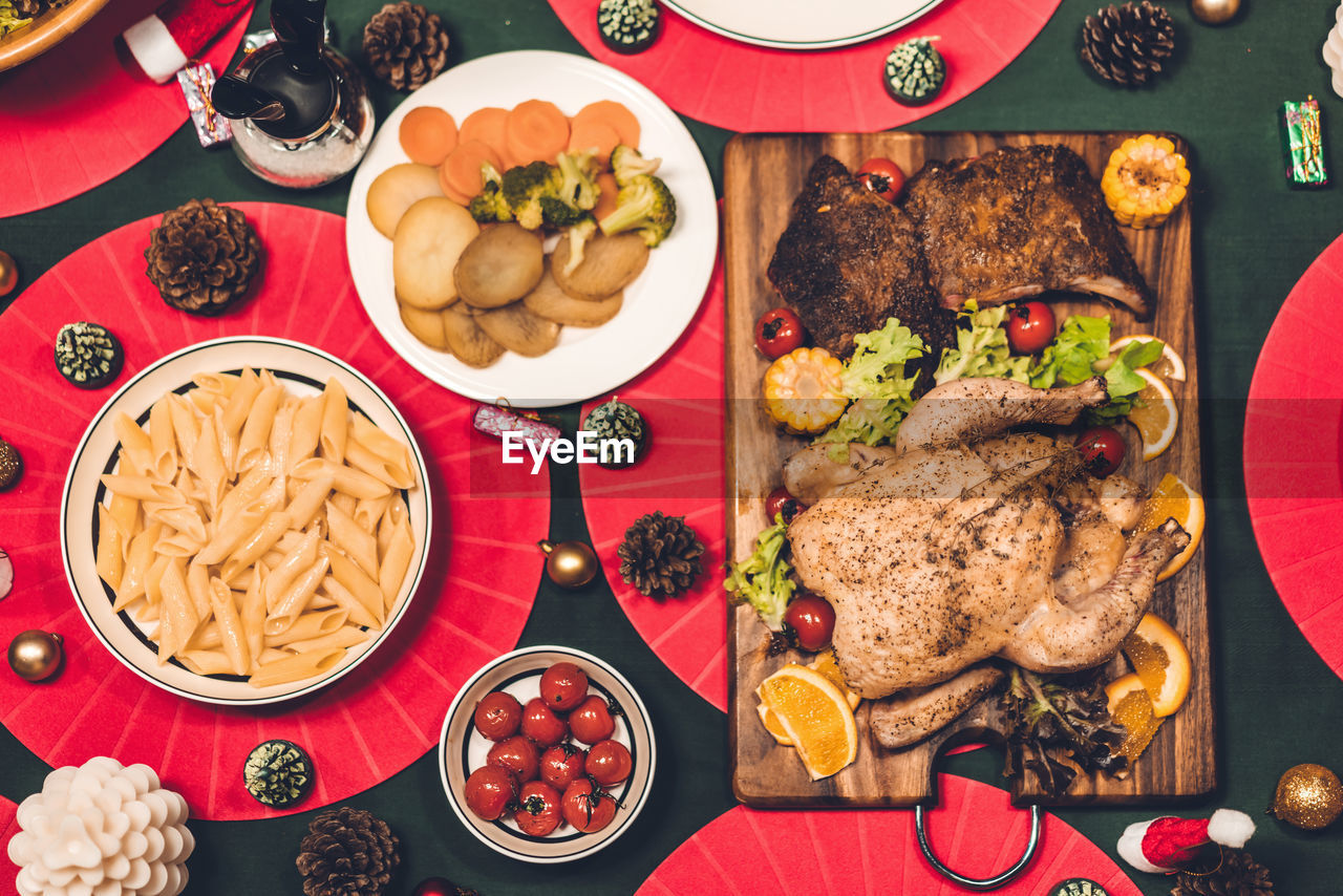 HIGH ANGLE VIEW OF FOOD ON TABLE