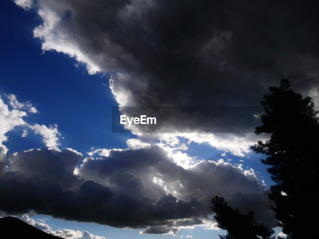 LOW ANGLE VIEW OF SKY AND CLOUDS