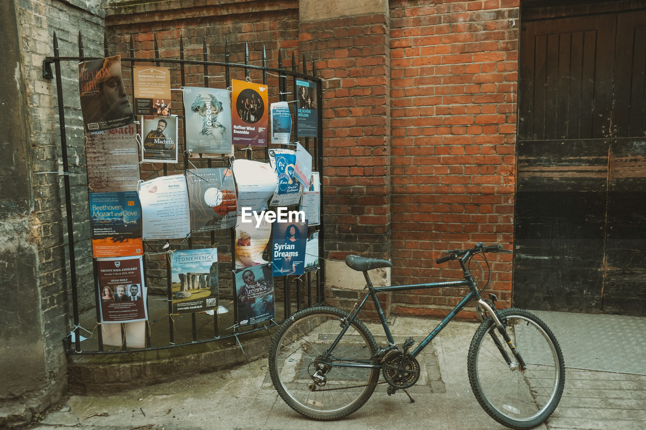 BICYCLE ON WALL AGAINST BUILDING