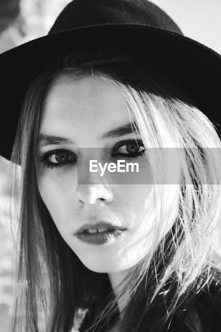 CLOSE-UP PORTRAIT OF BEAUTIFUL YOUNG WOMAN WITH HAT