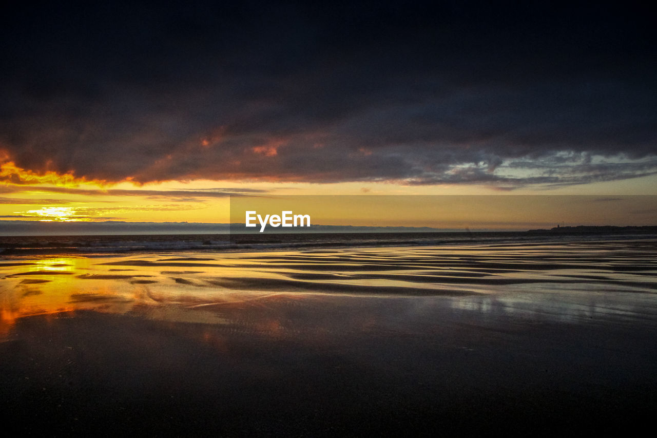 SCENIC VIEW OF SEA AGAINST ORANGE SKY