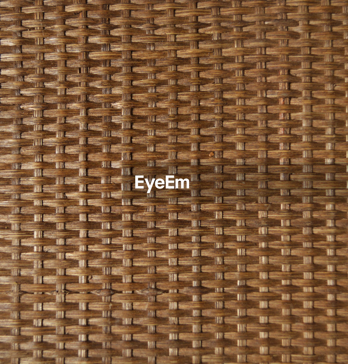 CLOSE-UP OF BRICK WALL
