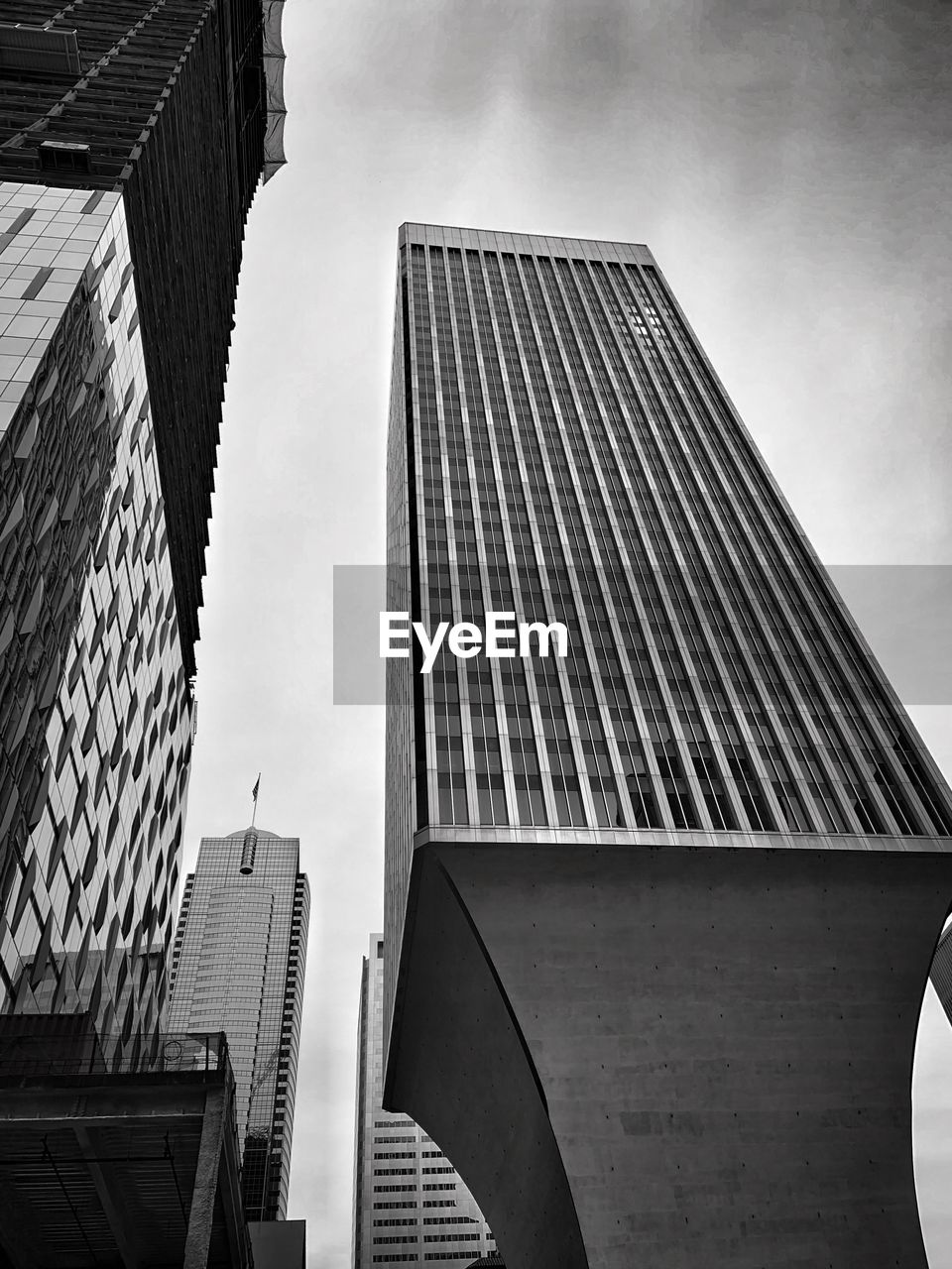 LOW ANGLE VIEW OF MODERN BUILDINGS IN CITY AGAINST SKY