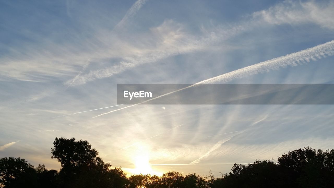 LOW ANGLE VIEW OF VAPOR TRAILS AGAINST SKY