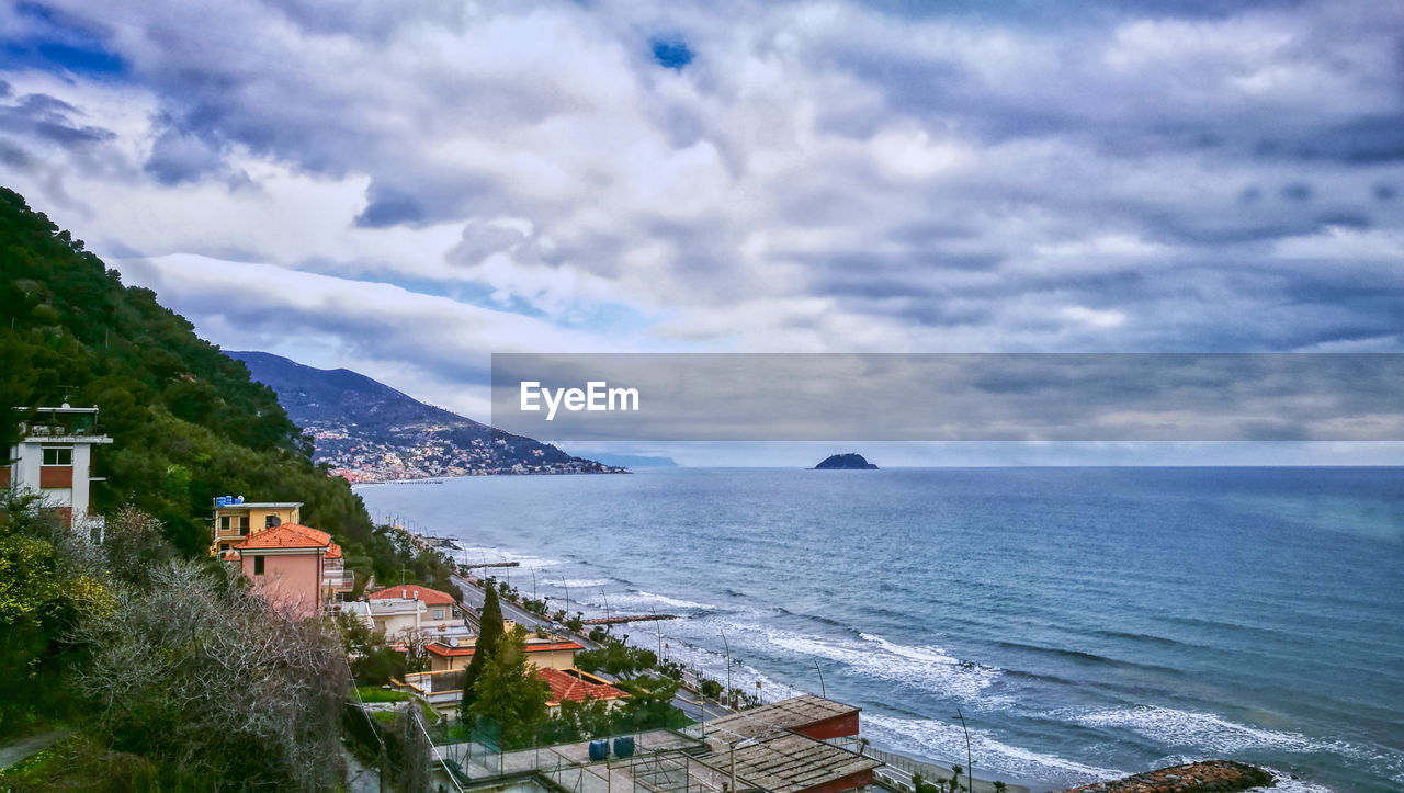 SCENIC VIEW OF SEA AGAINST BUILDINGS