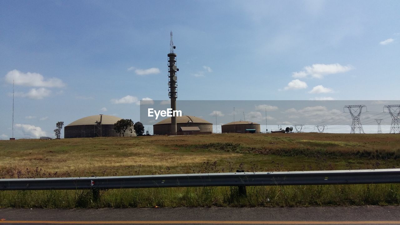 VIEW OF BUILT STRUCTURE AGAINST SKY