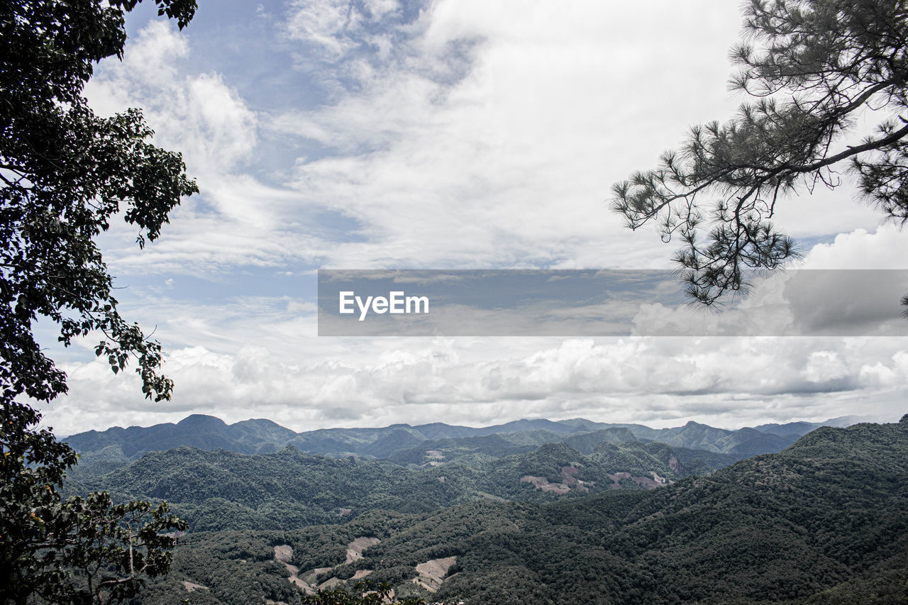 SCENIC VIEW OF MOUNTAIN RANGE AGAINST CLOUDY SKY