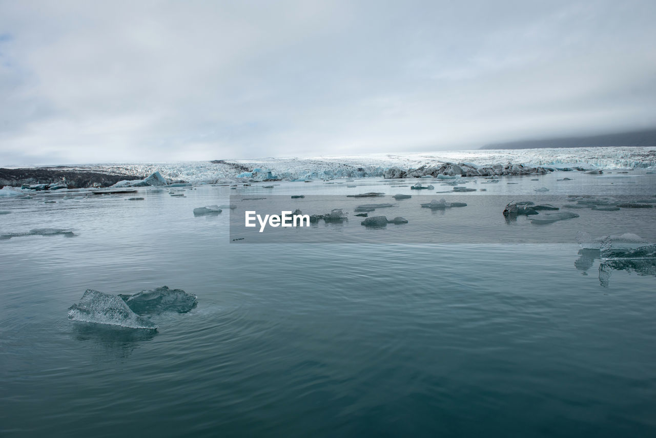 Floating icebergs in jokulsarlon glacial lagoon, iceland