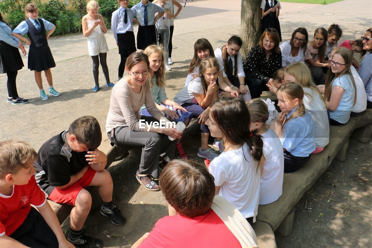 GROUP OF PEOPLE LOOKING AT TRADITIONAL CLOTHING