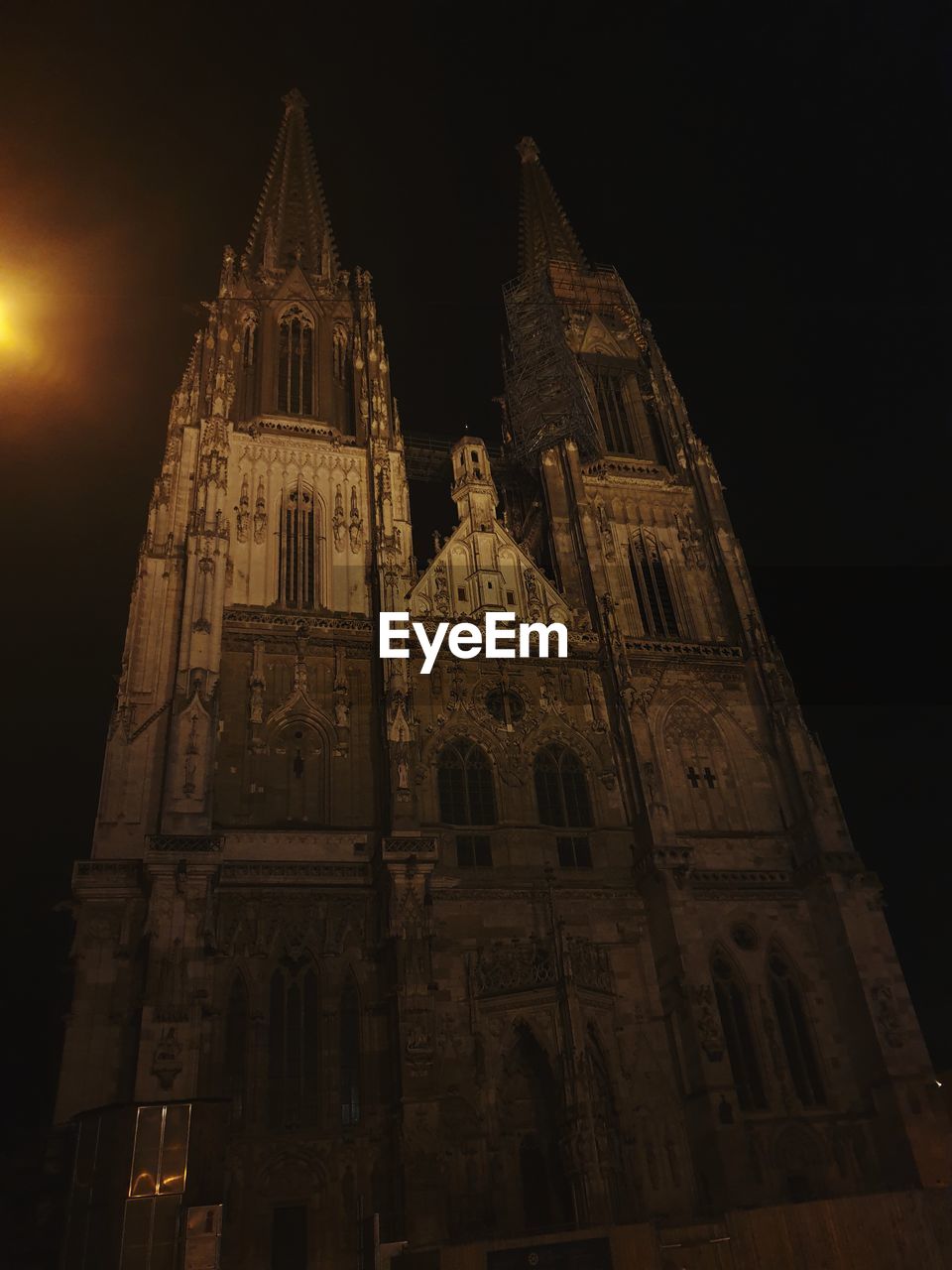 LOW ANGLE VIEW OF ILLUMINATED BUILDINGS AT NIGHT