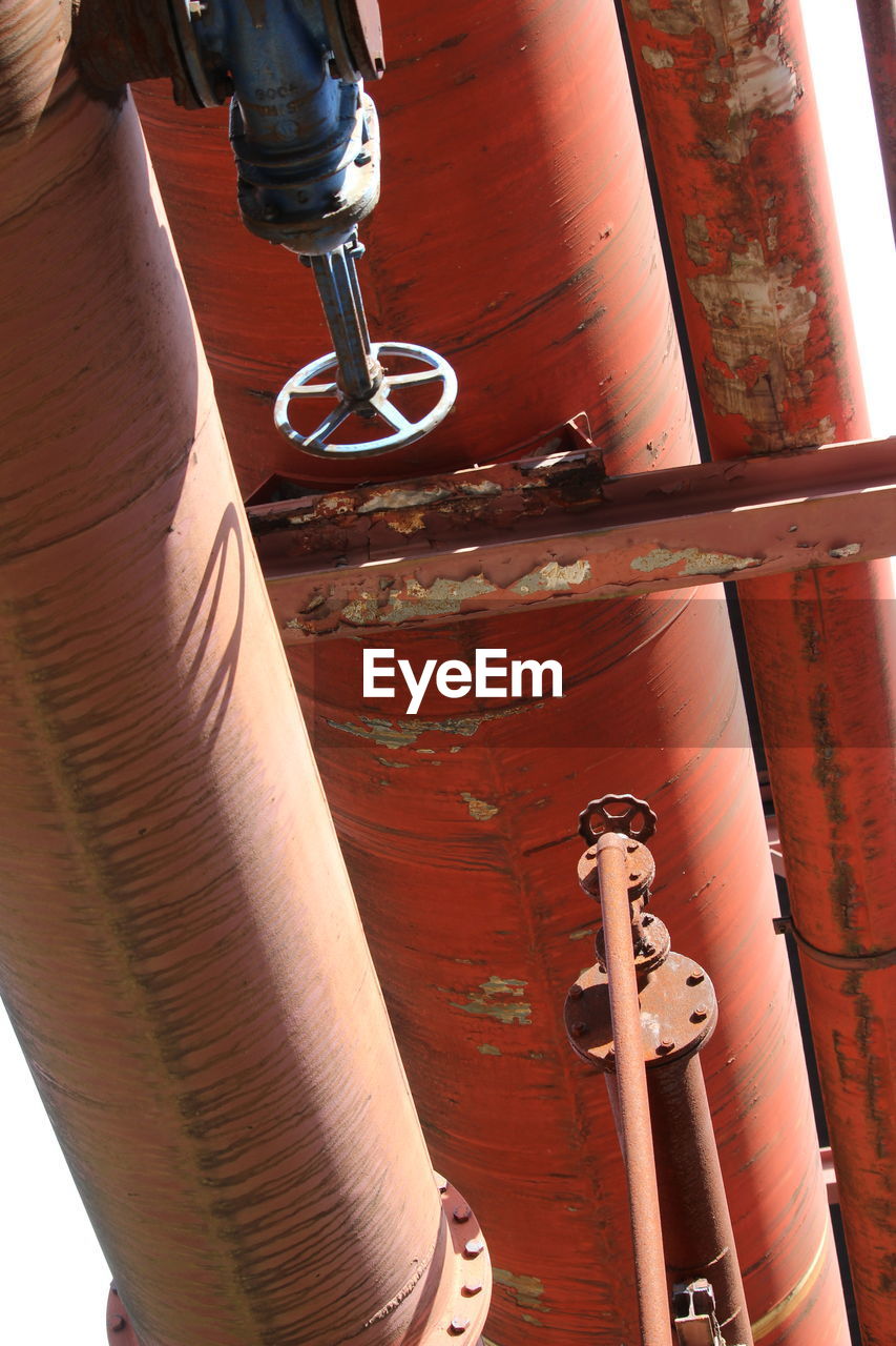 HIGH ANGLE VIEW OF PIPES ON METAL