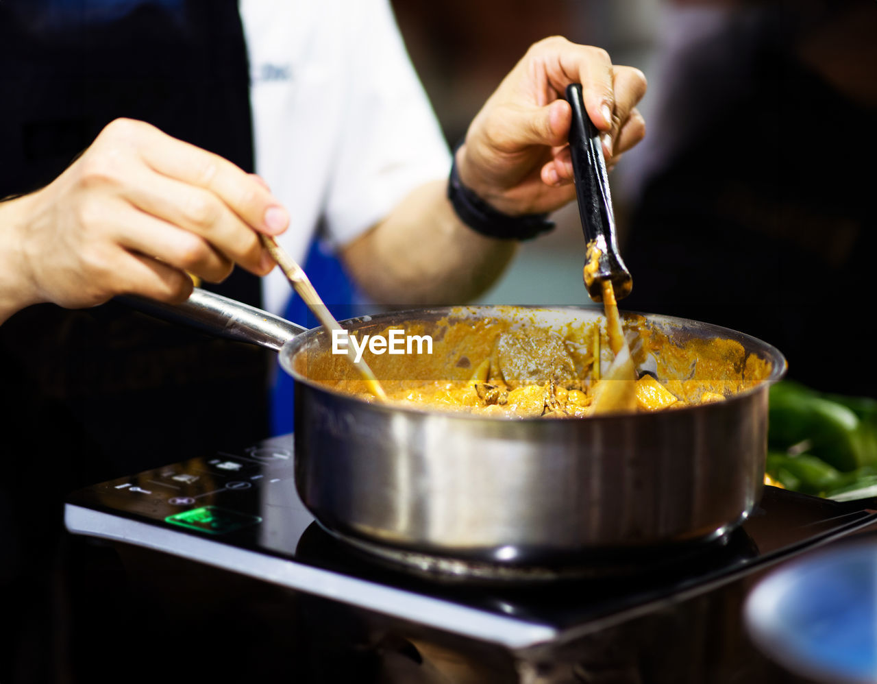 midsection of chef preparing food