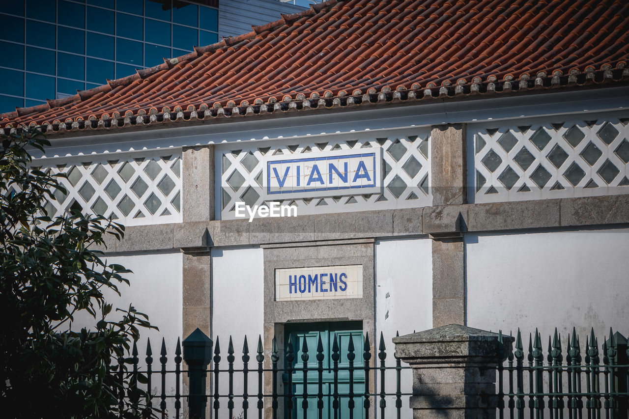 LOW ANGLE VIEW OF TEXT ON BUILDING