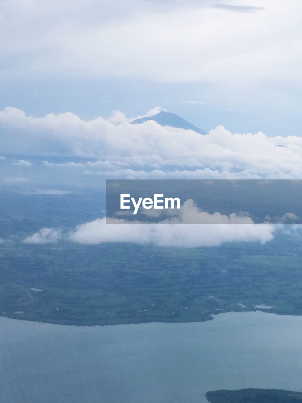 AERIAL VIEW OF MOUNTAIN LANDSCAPE