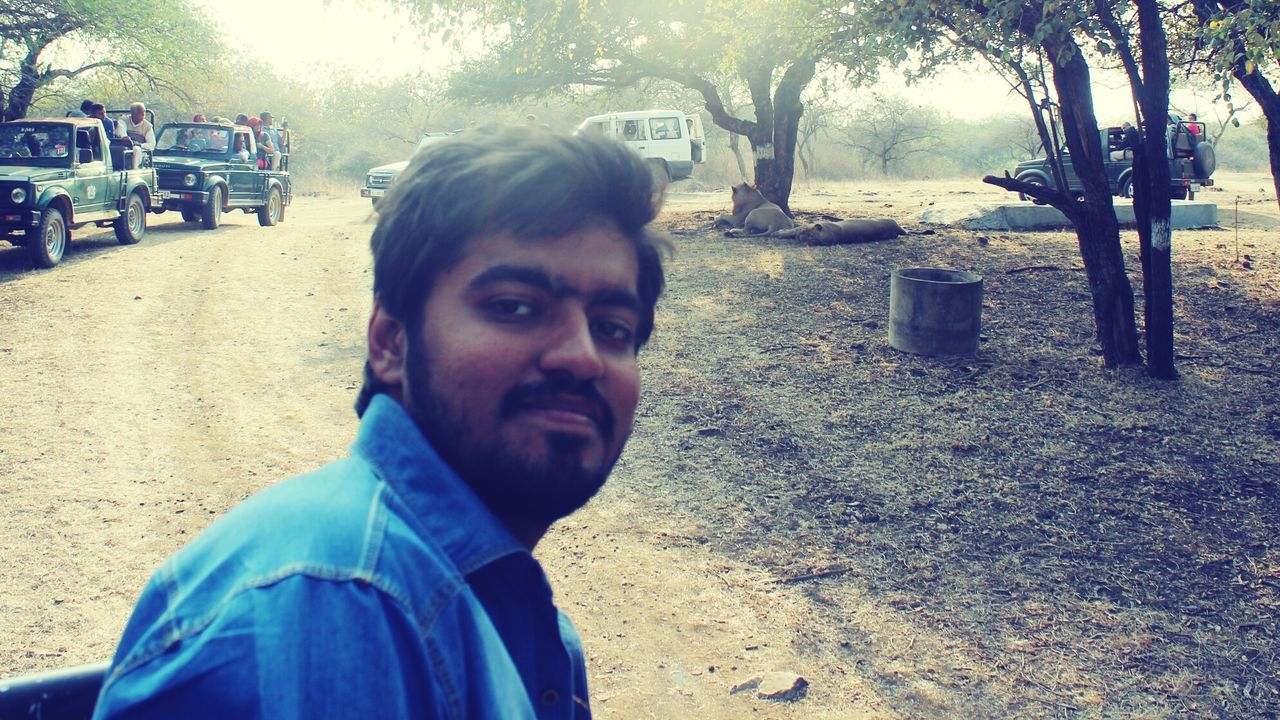 PORTRAIT OF SENIOR MAN IN PARK