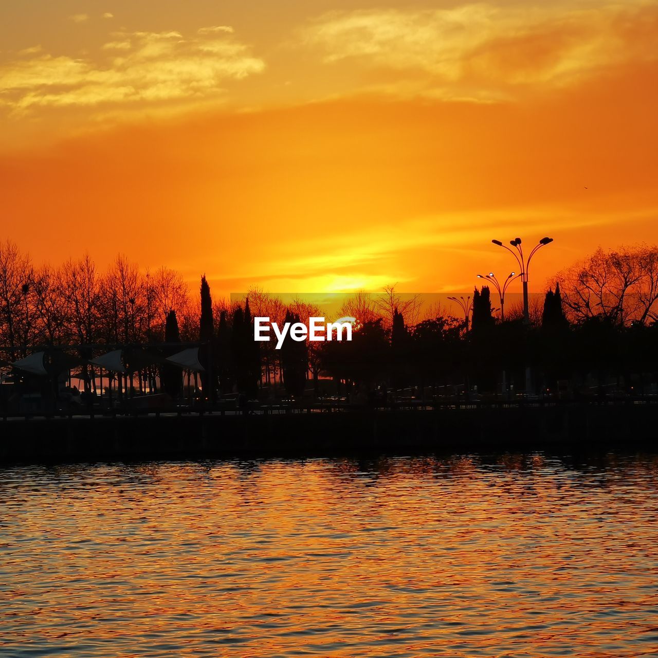 SCENIC VIEW OF LAKE AGAINST ROMANTIC SKY