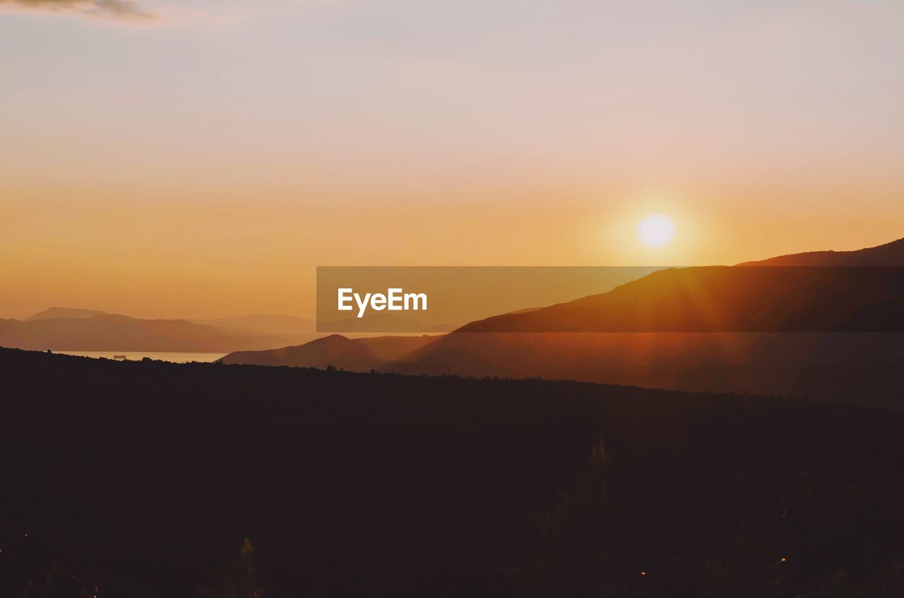 SILHOUETTE MOUNTAINS AGAINST SKY DURING SUNSET