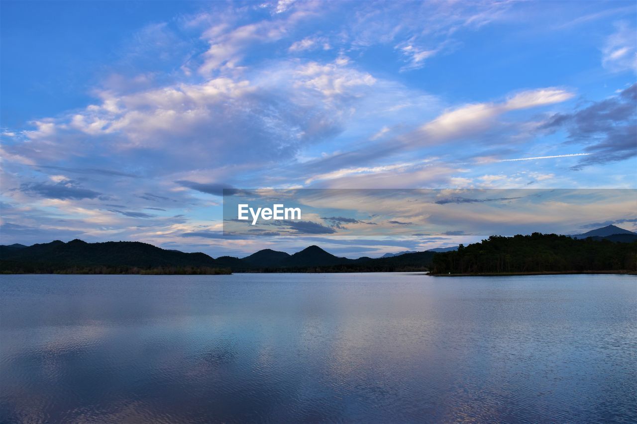 SCENIC VIEW OF LAKE BY MOUNTAINS AGAINST SKY