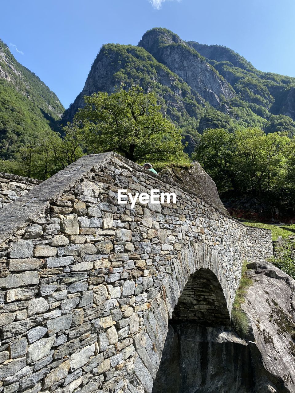 VIEW OF STONE WALL AGAINST MOUNTAIN