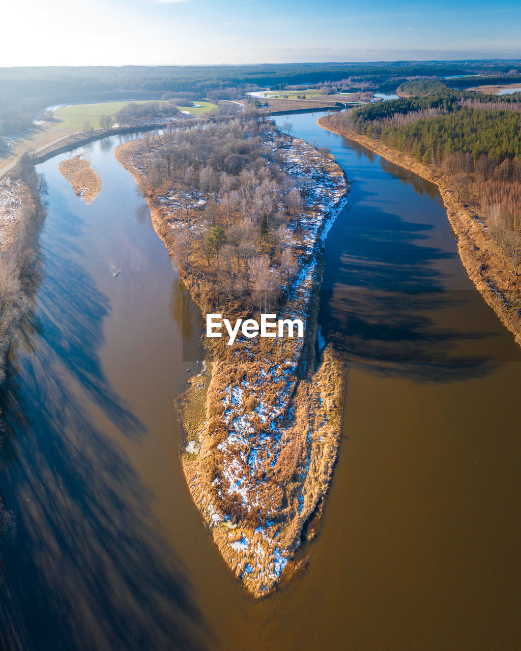 HIGH ANGLE VIEW OF SEA SHORE