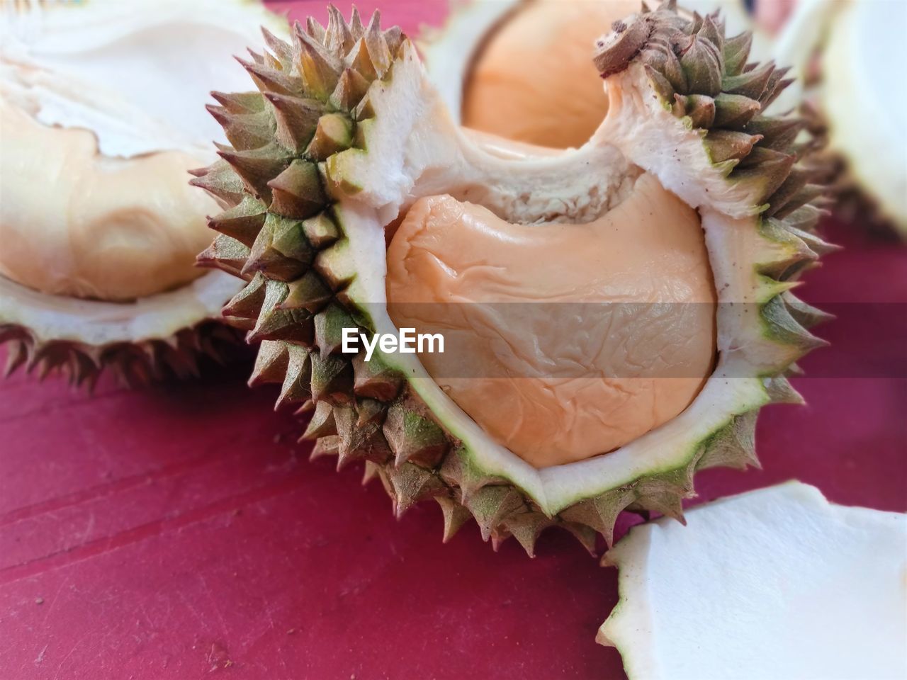 HIGH ANGLE VIEW OF FRUIT ON PLANT TABLE