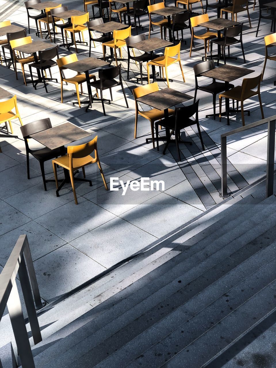 EMPTY CHAIRS AND TABLE IN CAFE