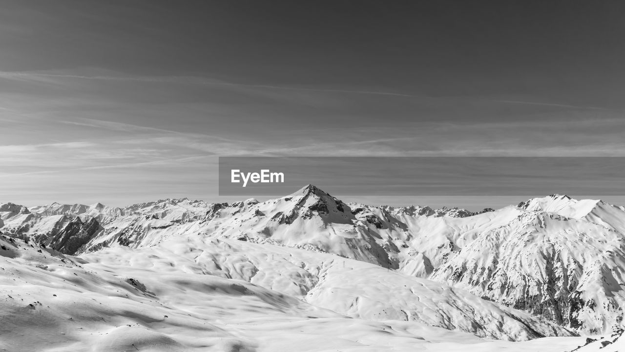 SNOWCAPPED MOUNTAIN AGAINST SKY