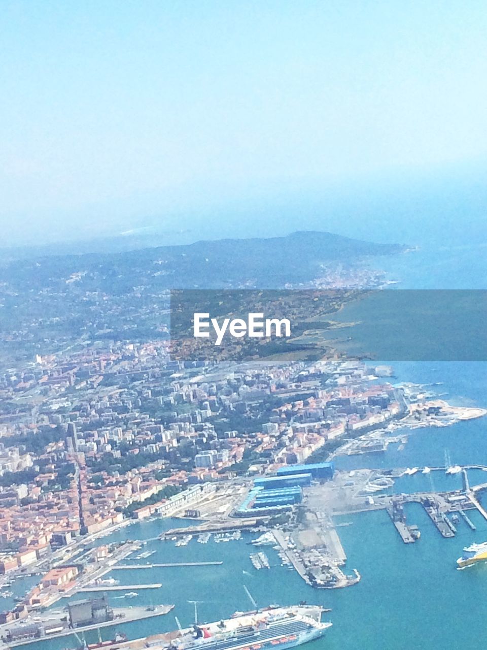 AERIAL VIEW OF CITYSCAPE AGAINST CLEAR SKY