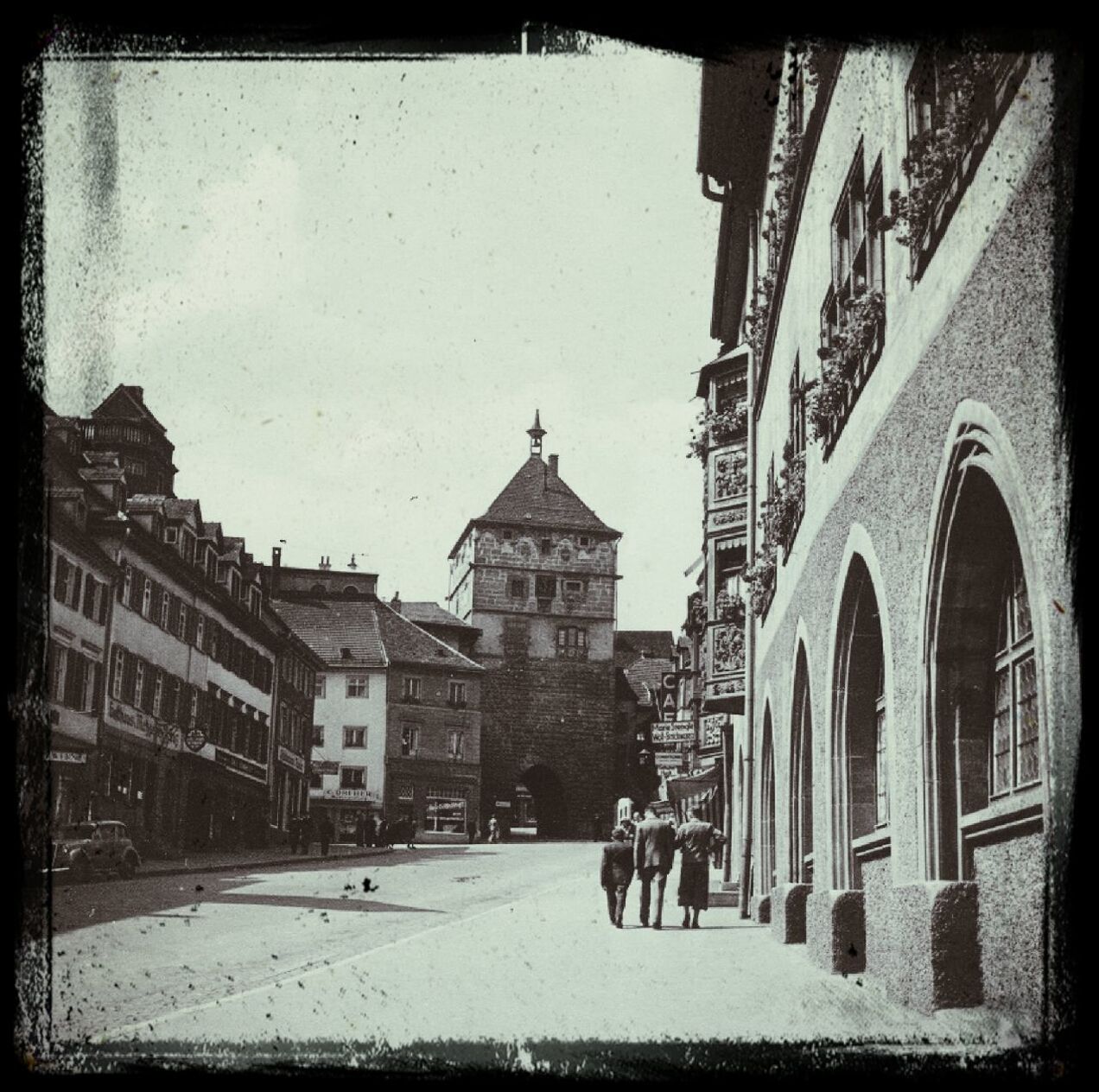 VIEW OF BUILDINGS IN CITY