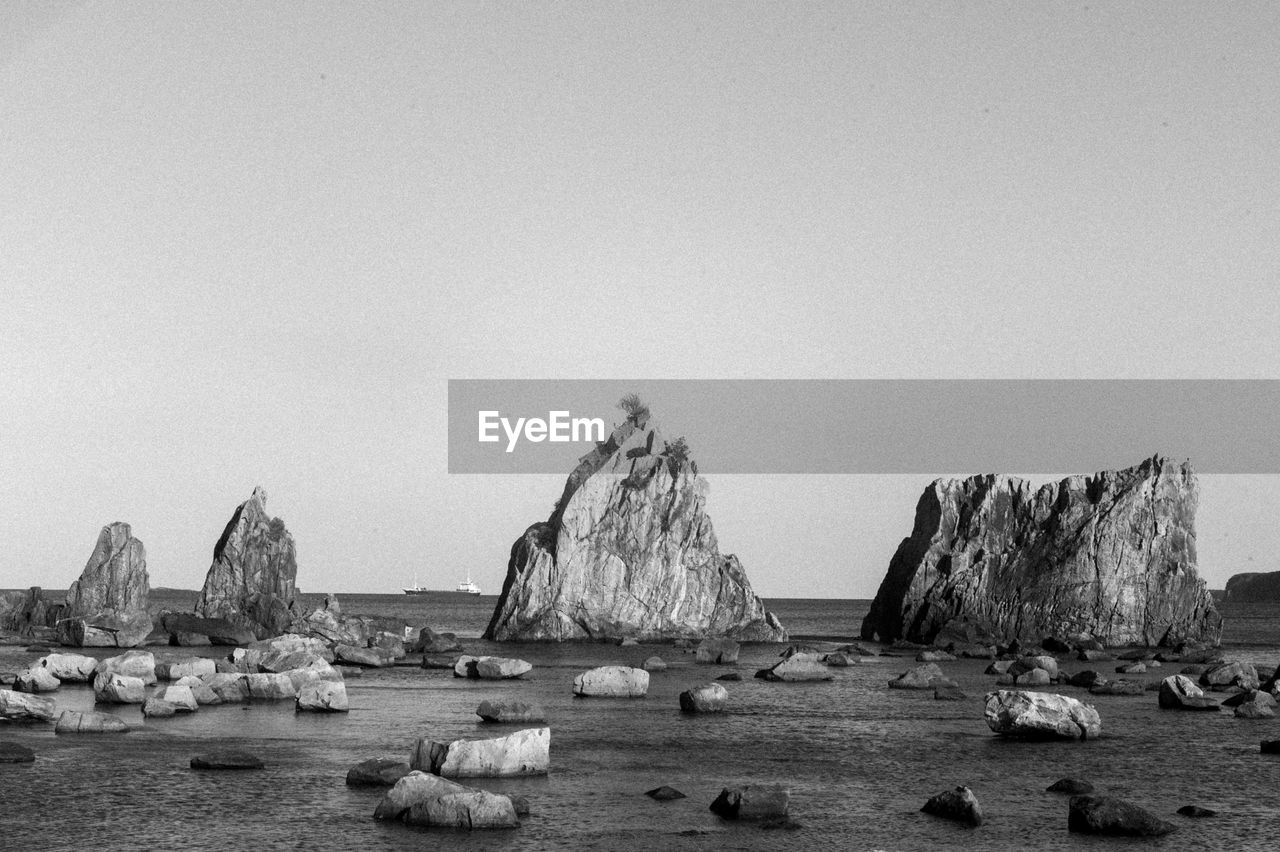 PANORAMIC VIEW OF SEA AGAINST SKY