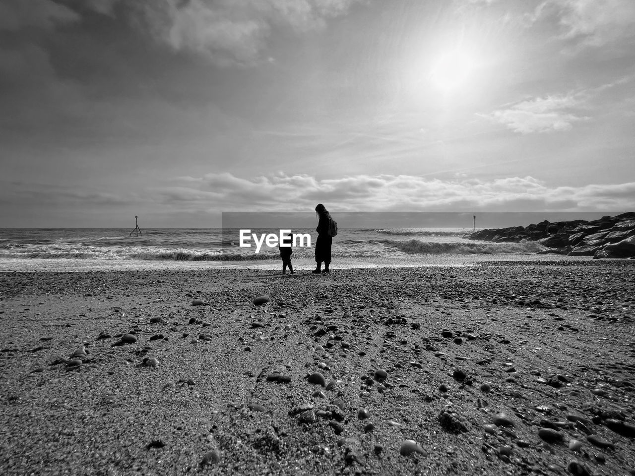 SILHOUETTE PEOPLE AT BEACH AGAINST SKY