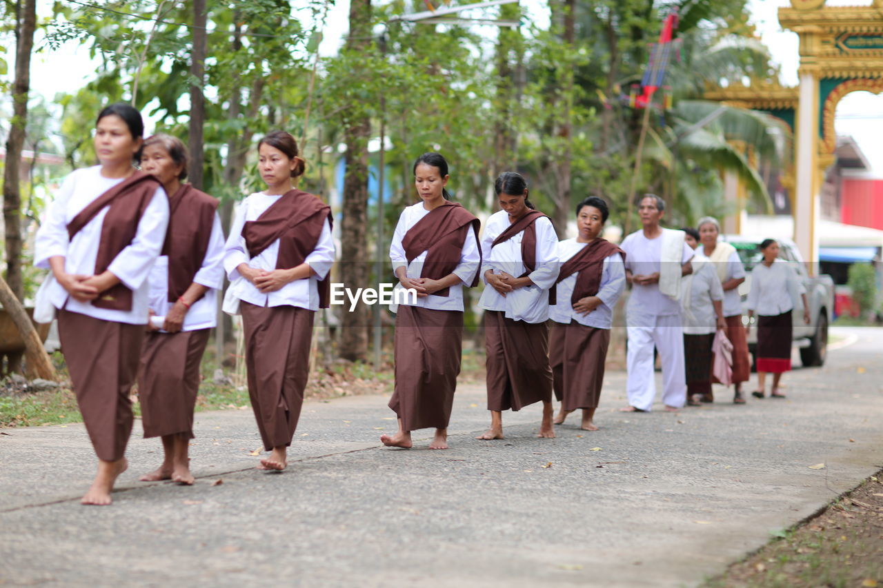 GROUP OF PEOPLE ON FOOTPATH