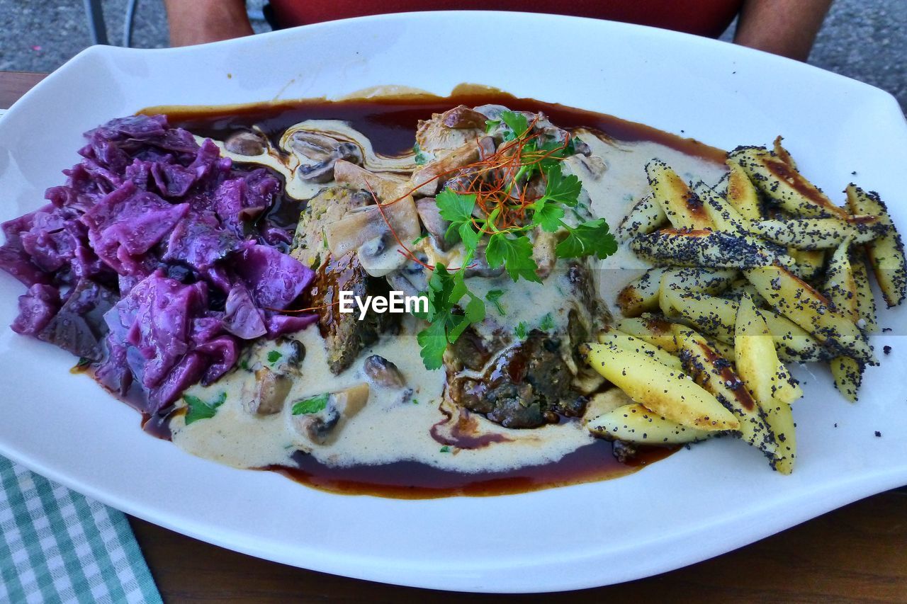 CLOSE-UP OF FOOD ON TABLE