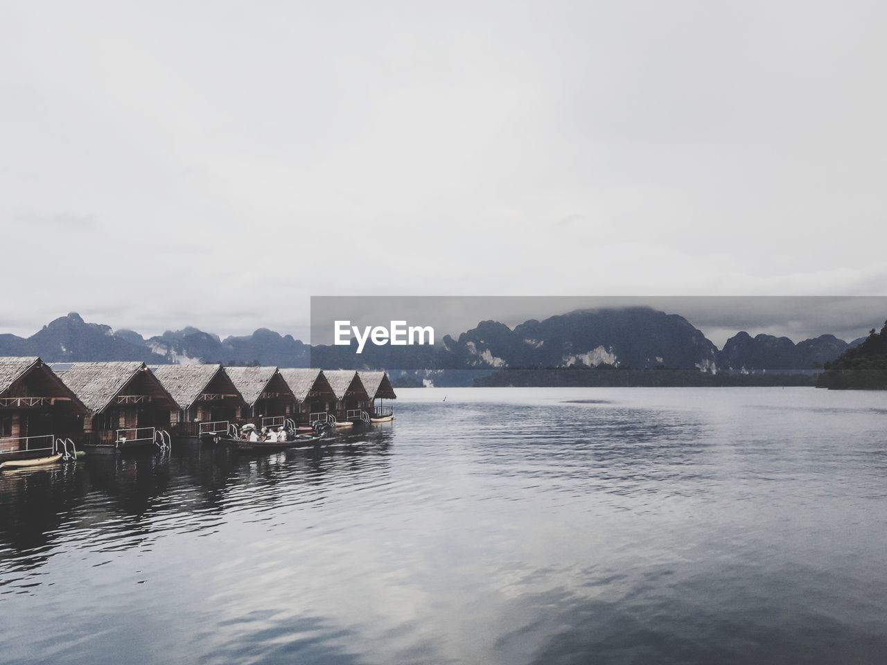 SCENIC VIEW OF LAKE BY BUILDINGS AGAINST SKY