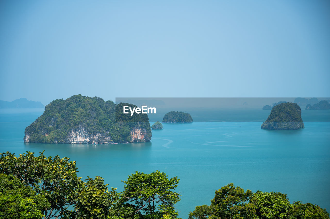 PANORAMIC VIEW OF SEA AGAINST CLEAR SKY