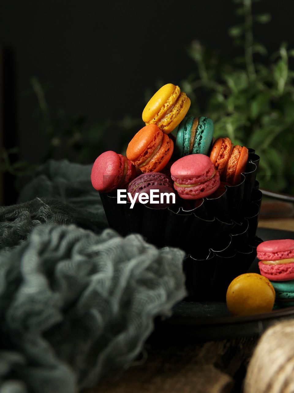 The colorful of mini macarons