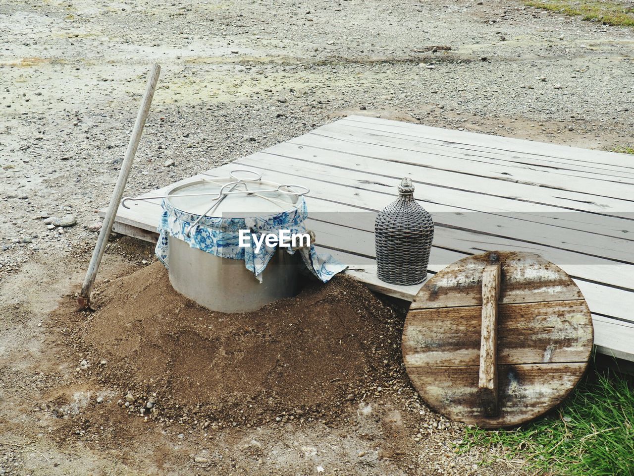 HIGH ANGLE VIEW OF ABANDONED AND WATER IN CONTAINER