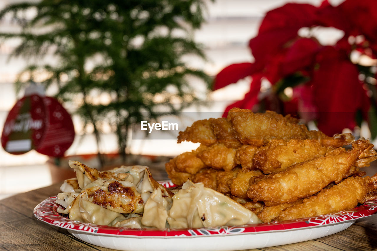 food and drink, food, dish, christmas, plate, fried food, meat, fast food, fried, meal, chicken meat, holiday, fried chicken, celebration, roasted, no people, chicken, plant, dinner, table, white meat, freshness, produce, healthy eating, fruit, roast chicken, focus on foreground, indoors