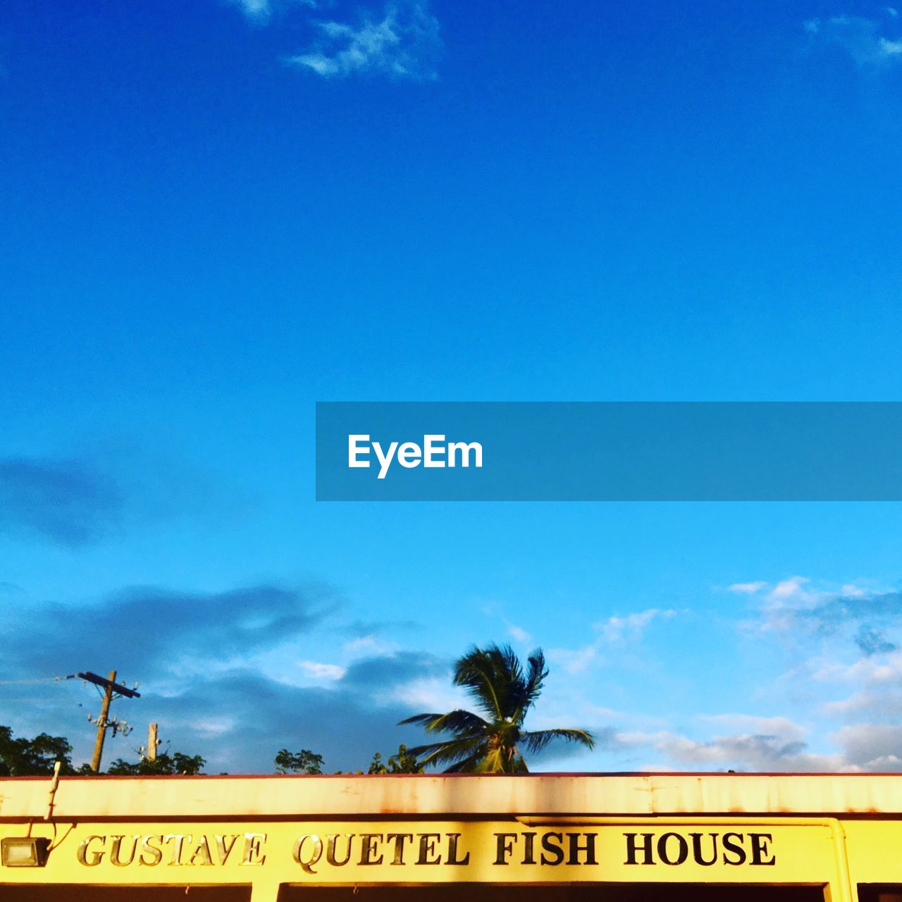 LOW ANGLE VIEW OF INFORMATION SIGN AGAINST SKY