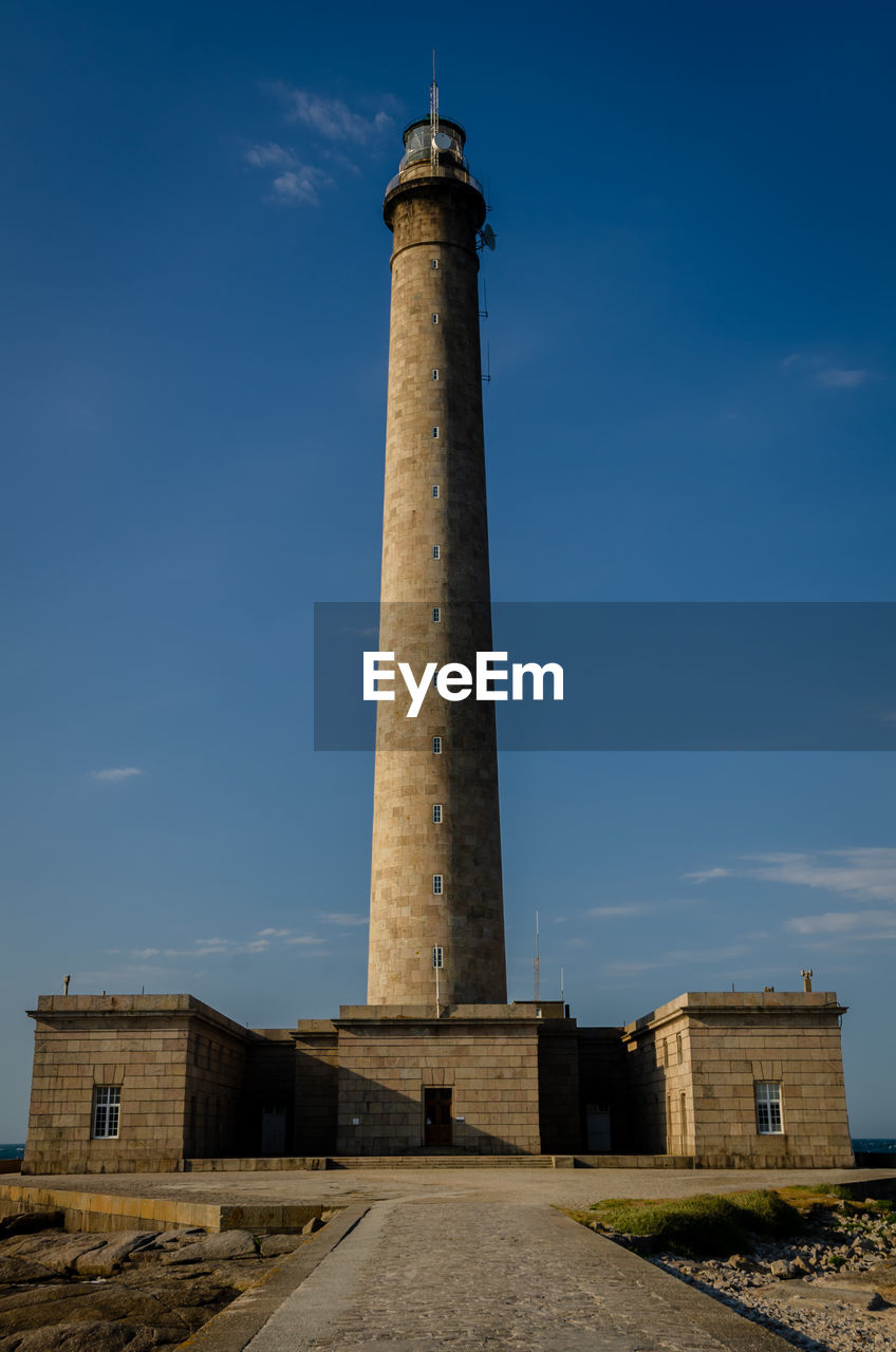 LOW ANGLE VIEW OF TOWER AGAINST SKY