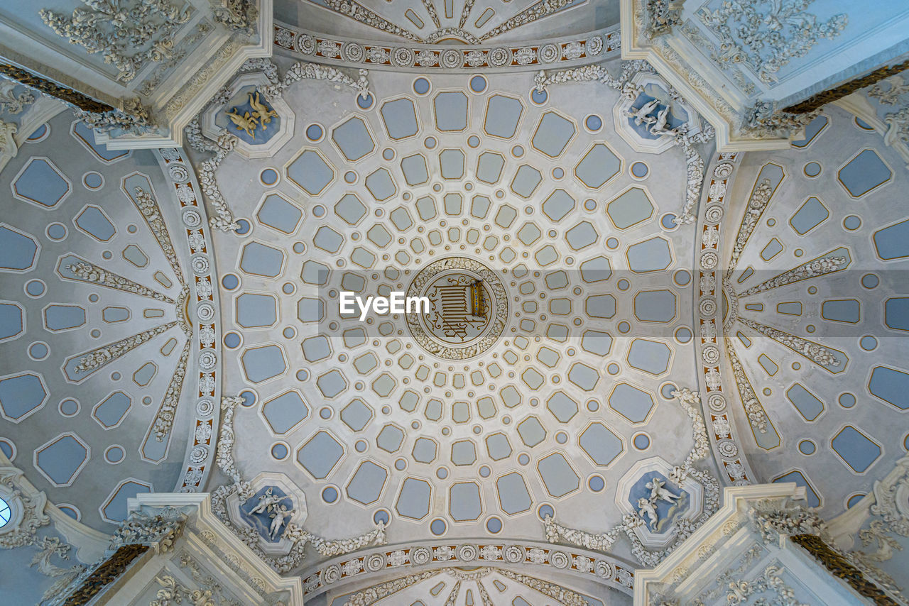 dome, ceiling, architecture, built structure, pattern, low angle view, place of worship, religion, directly below, no people, travel destinations, cupola, indoors, belief, spirituality, ornate, geometric shape, shape, art, building, circle, architectural feature, history, the past, craft, creativity, travel, full frame, tourism, backgrounds