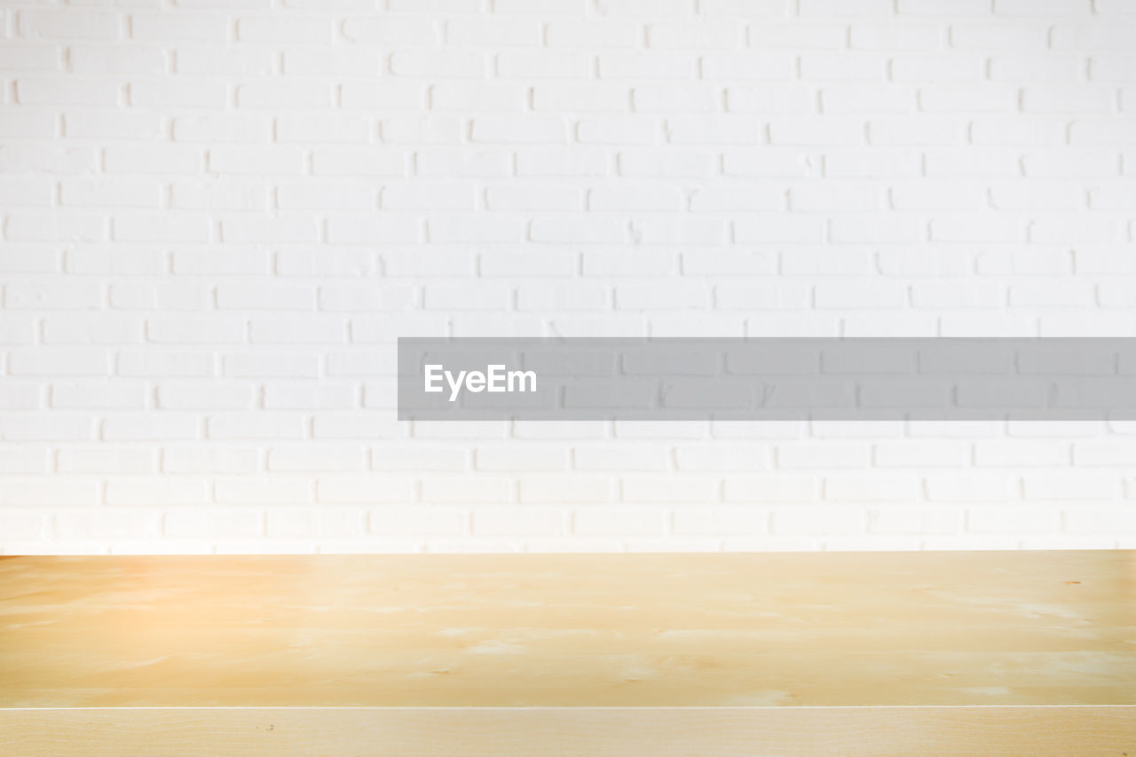 FULL FRAME SHOT OF WHITE WALL WITH WOODEN FLOOR