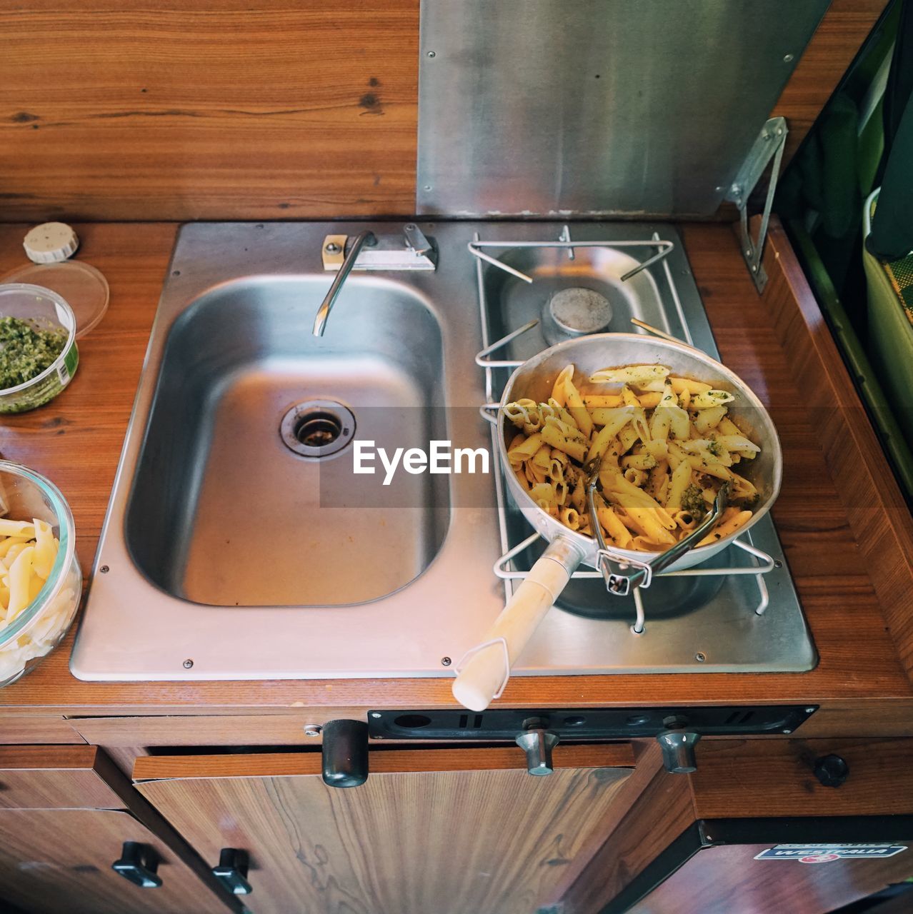 HIGH ANGLE VIEW OF FOOD AT HOME