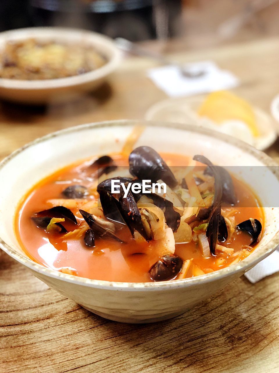 HIGH ANGLE VIEW OF SOUP SERVED IN BOWL