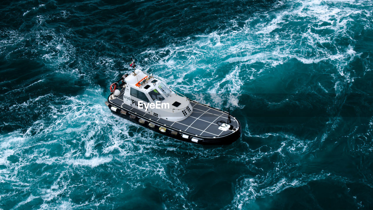 HIGH ANGLE VIEW OF SHIP IN SEA