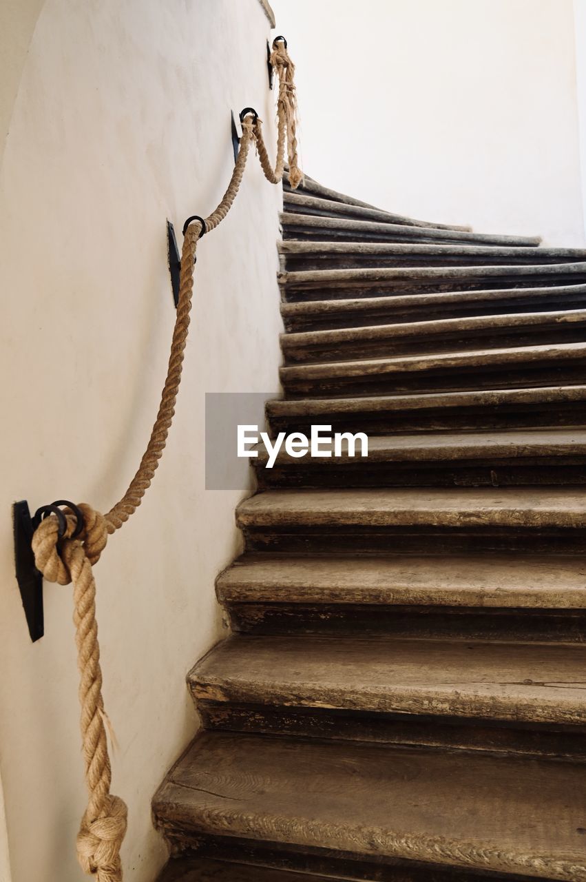 LOW ANGLE VIEW OF STEPS AGAINST BUILDING