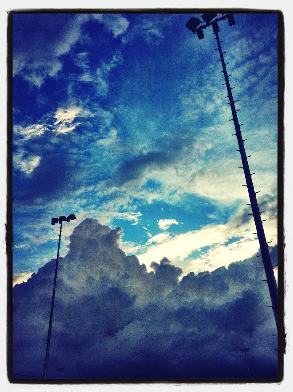 LOW ANGLE VIEW OF STREET LIGHTS AGAINST SKY